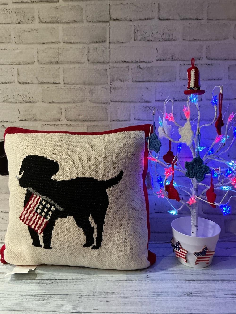 Brooks Brothers Americana Black Lab Decorative Flag
Pillow.